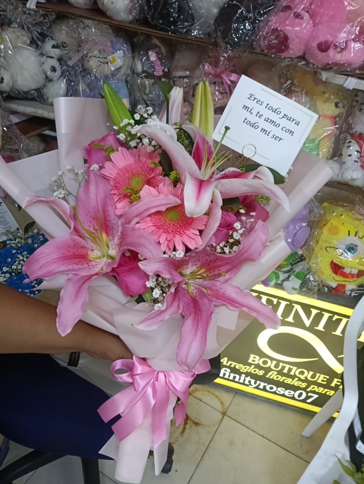 Ramo de lirios y rosas